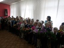Торжественная линейка, посвященная Дню знаний, в Чекуевской школе